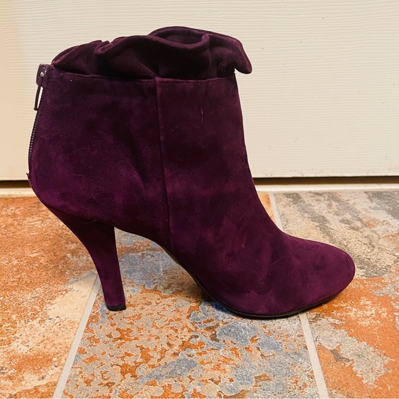 🍇Fabulous Purple Suede Ruffled Top Zip Stiletto Ankle Booties! - Picture 10 of 15